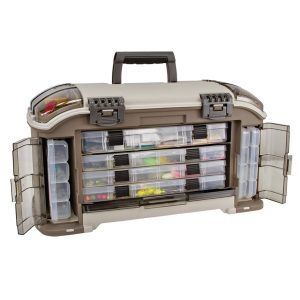 Valigeta Plano Guide Series Angled Tackle System 3700 Sandstone Trusa voblere, naluci