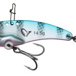 Cicada Savage Gear VIB Blade, 4.5cm/8.5g, culoare Blue Pink Stripes